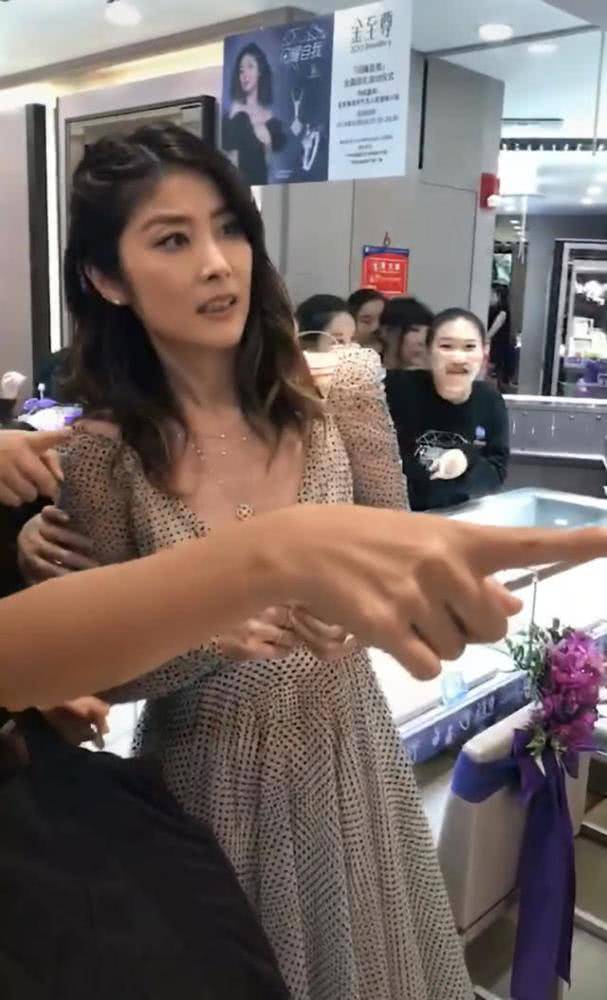 欧美人妻在线一区二区:13-30-33-40-46-49L:45,欧美人妻在线,一区二区的文化交融与数字背后的故事 欧美人妻在线一区二区:13-30-33-40-46-49L:45,欧美人妻在线,一区二区的文化交融与数字背后的故事