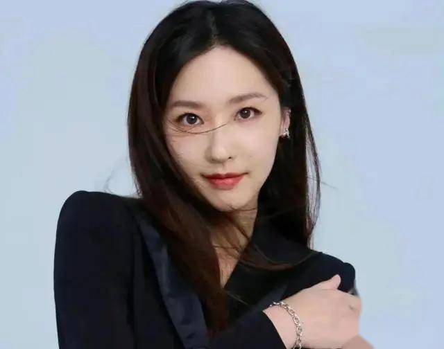 亚洲精品亚洲人成在线:21-22-28-42-45-49Y：08,亚洲精品，展现亚洲人的魅力与成就